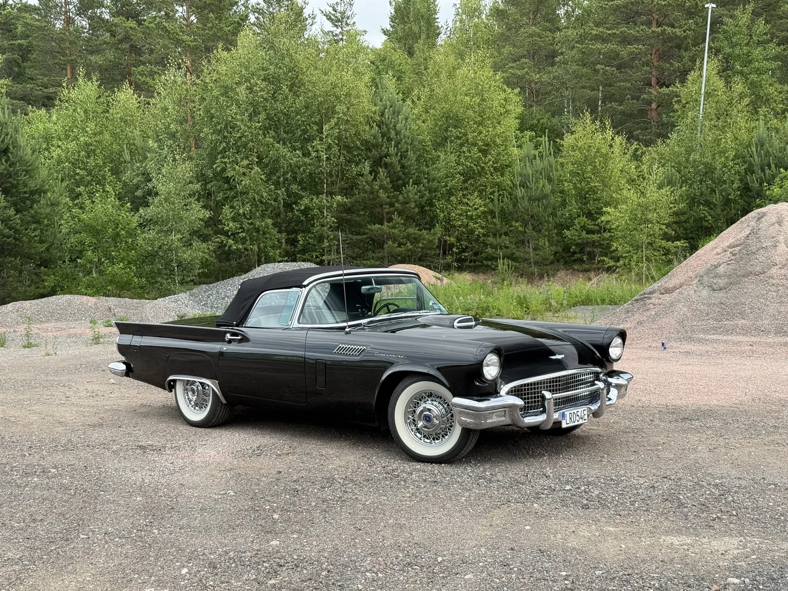 Aussenfoto 1957 Ford Thunderbird (1)