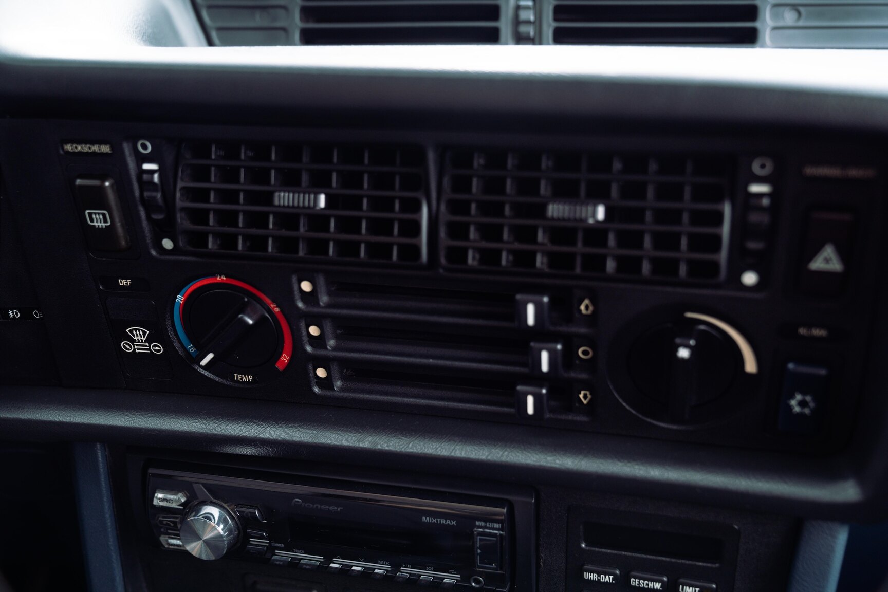 Innenraumfoto von 1986 BMW 635 CSi (17)