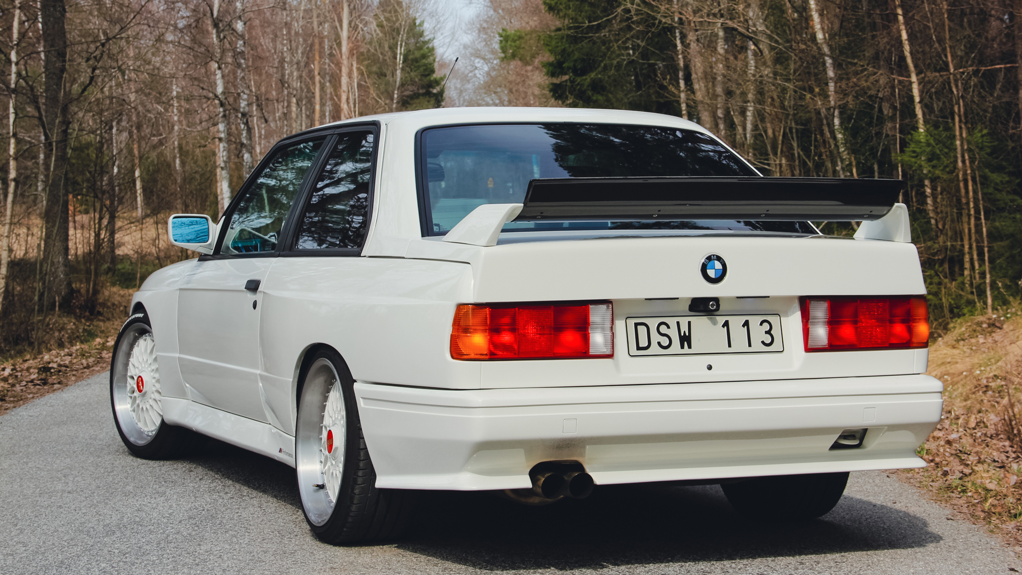 Exteriörbild på 1990 BMW E30 M3 (8)