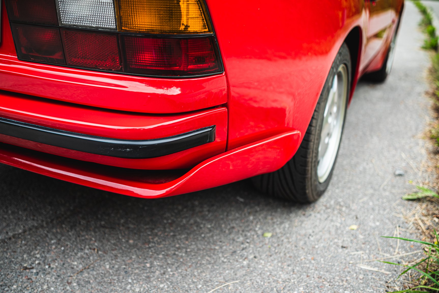 Exterior image of 1988 Porsche 944
