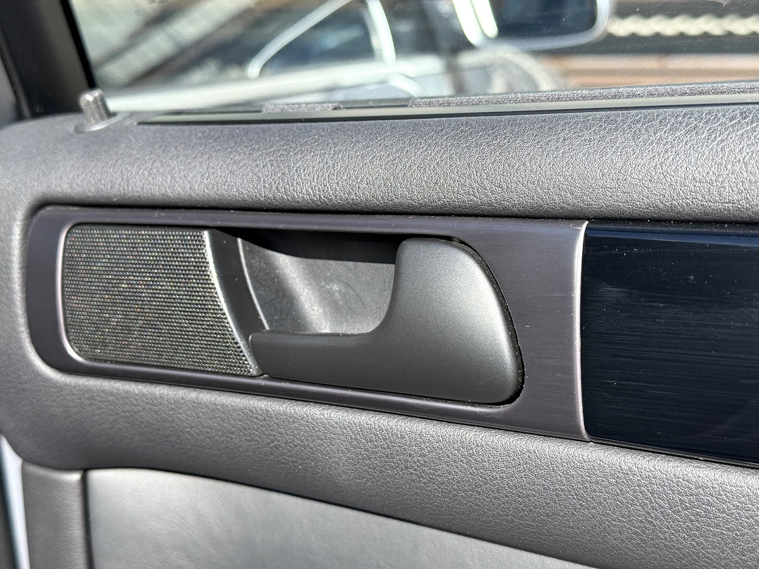 Interior image of 2002 Audi RS 6 Avant (73)