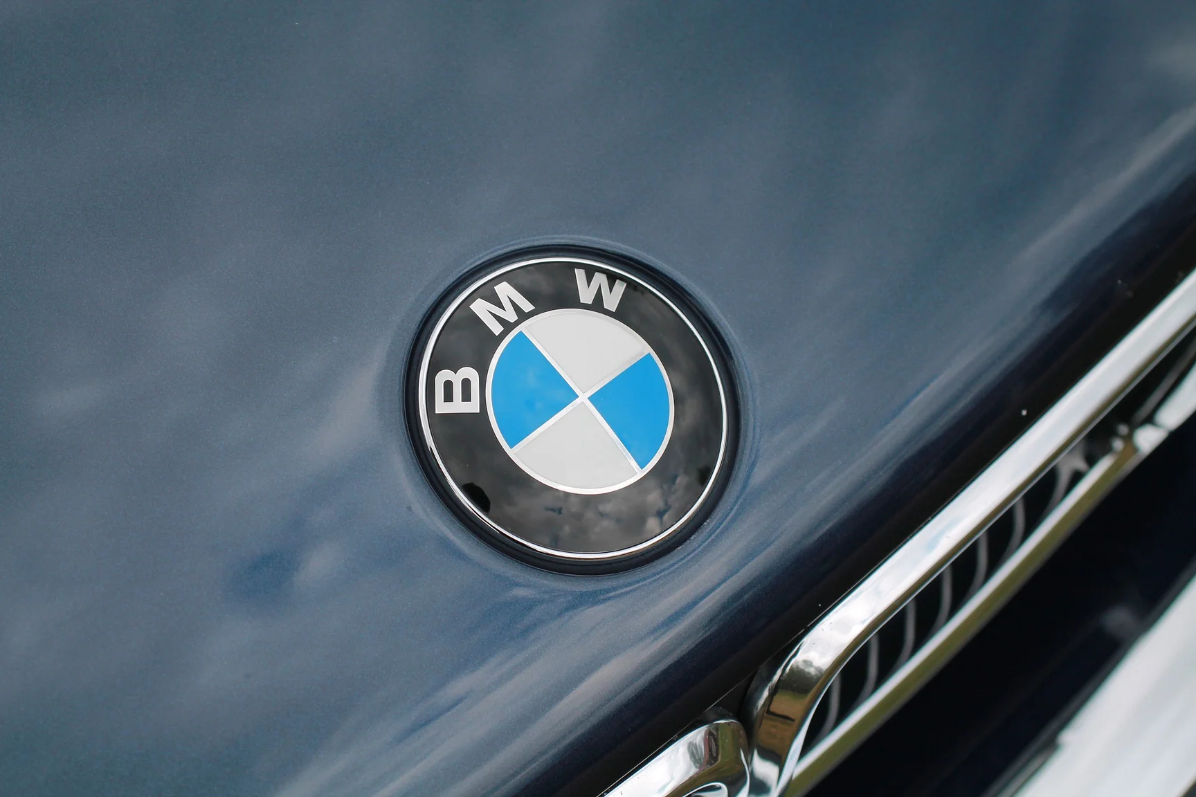 Exterior image of 1989 BMW 750iA (42)