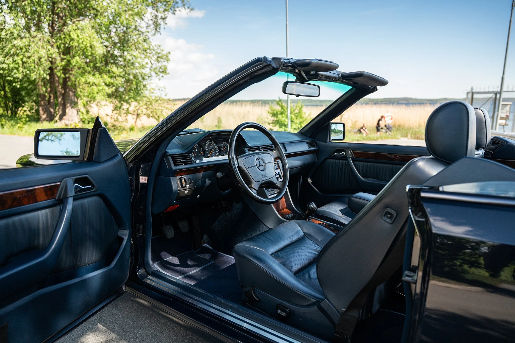 Interiörbild 1993 Mercedes-Benz 300 CE-24 Cabriolet (2)