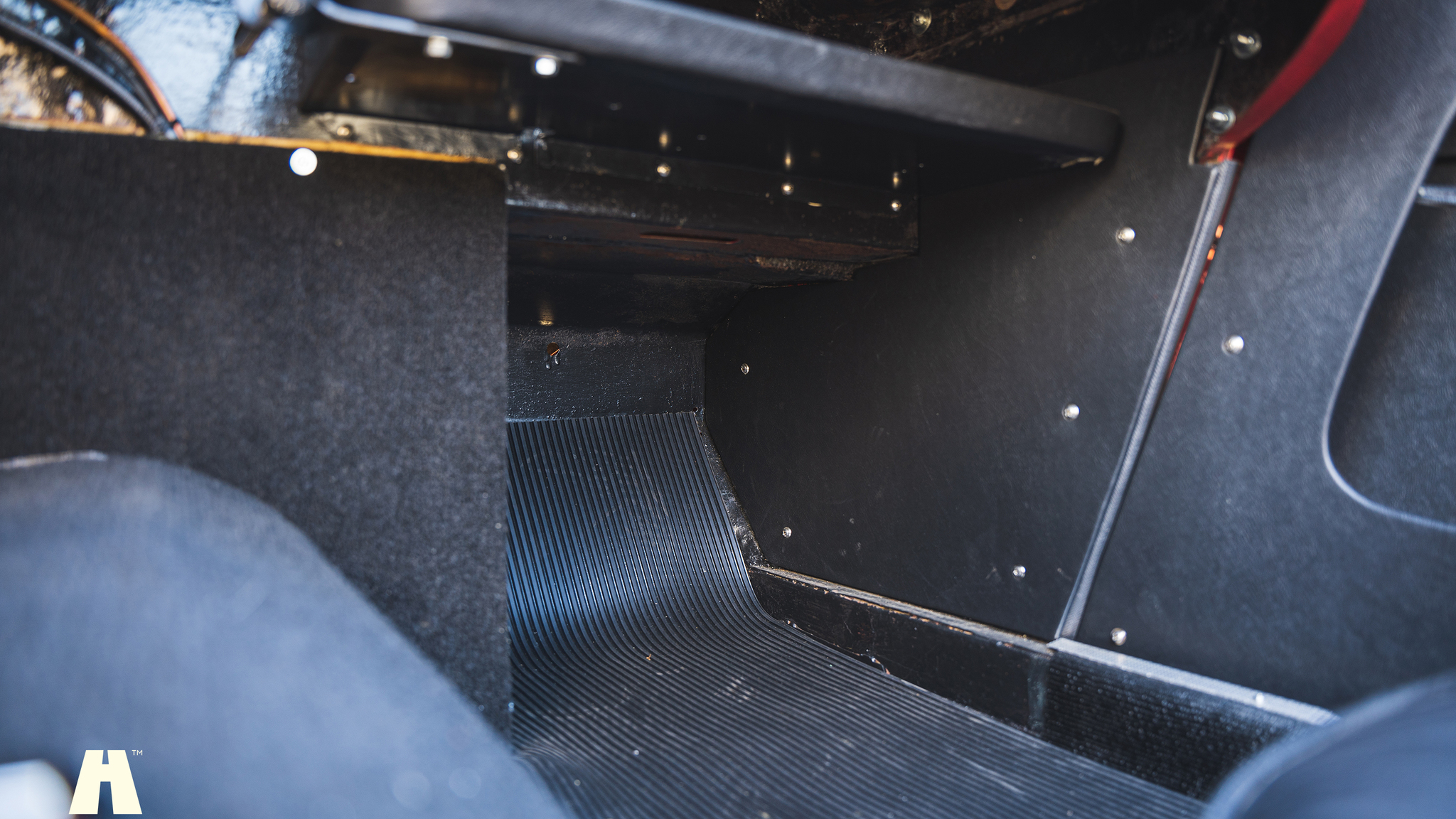 Interior image of 1954 Austin Healey 100 BN1 (24)