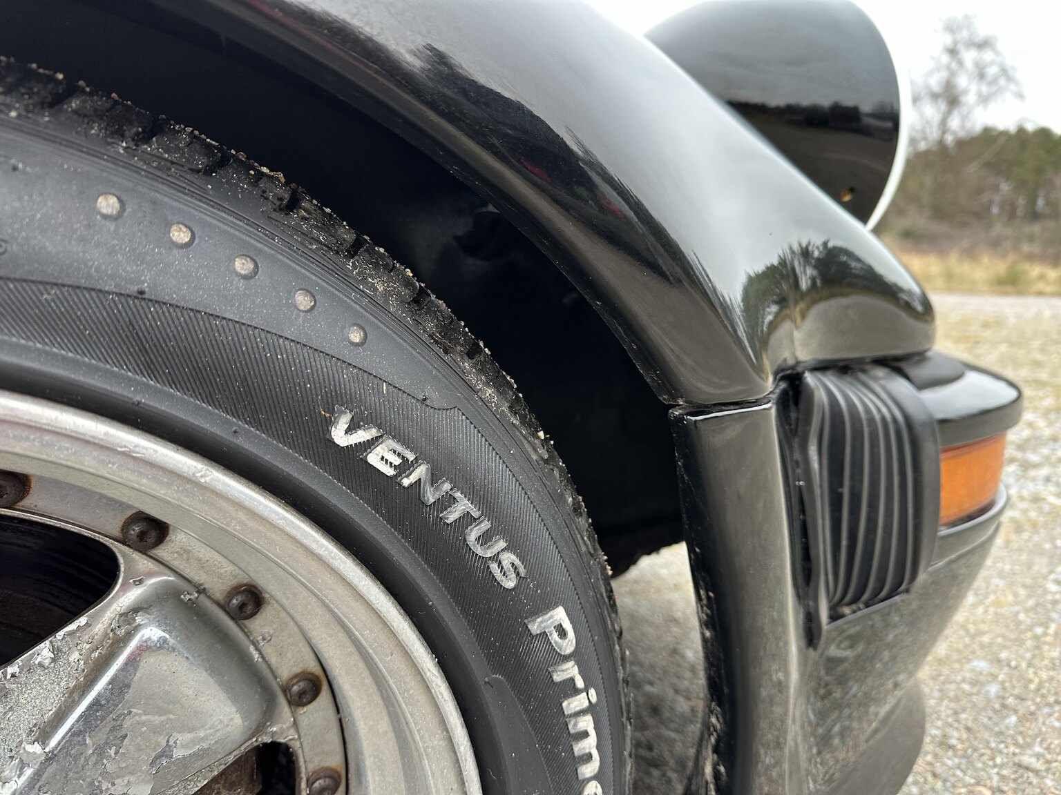 Exterior image of 1972 Porsche 911 T (34)