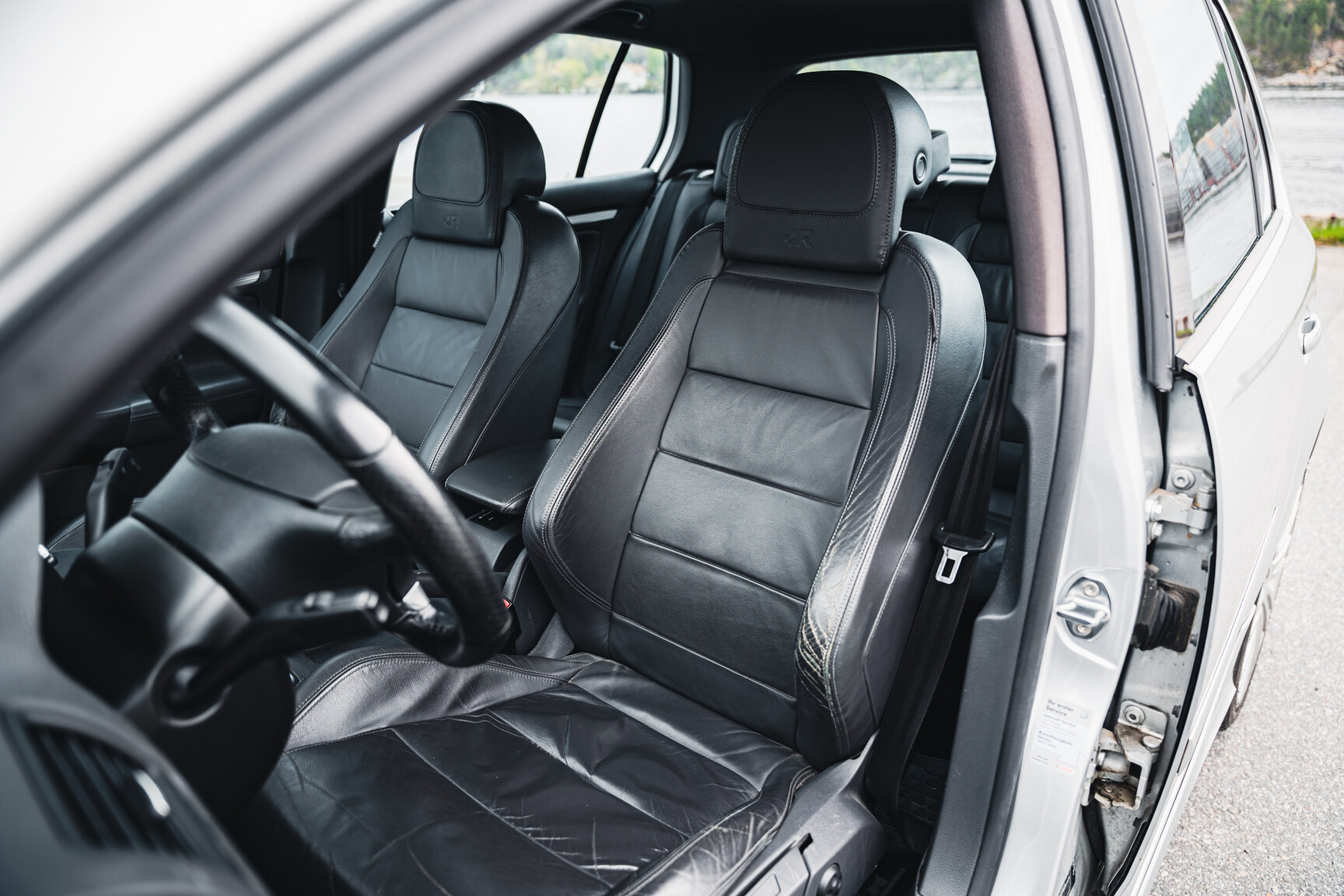 Innenraumfoto von 2007 Volkswagen Golf R32 (3)