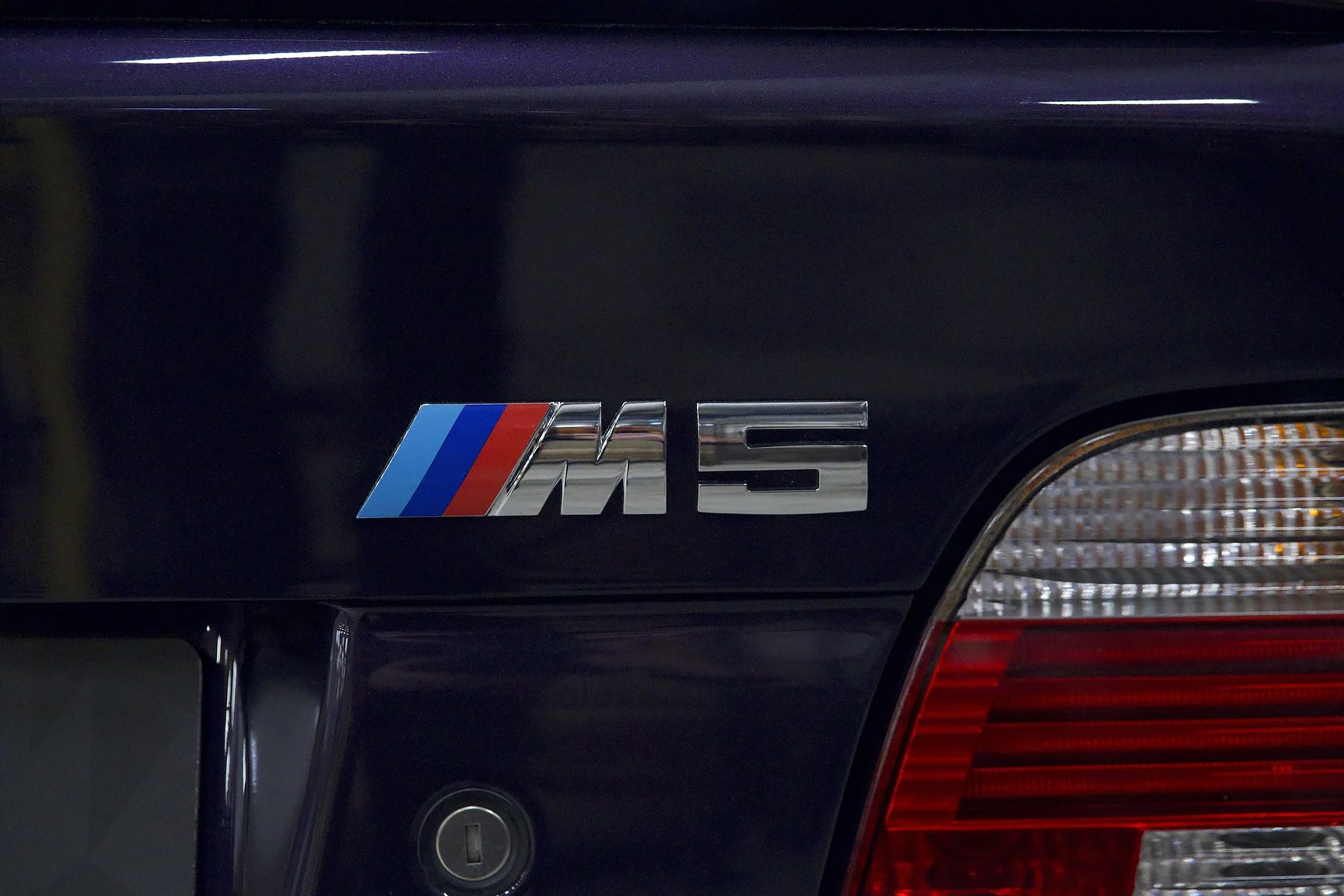 Exteriörbild på 2002 BMW M5 E39 (49)