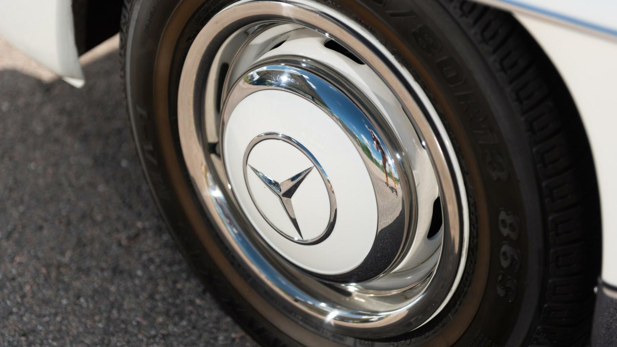 Aussenfoto 1956 Mercedes Benz 190 SL Roadster (53)