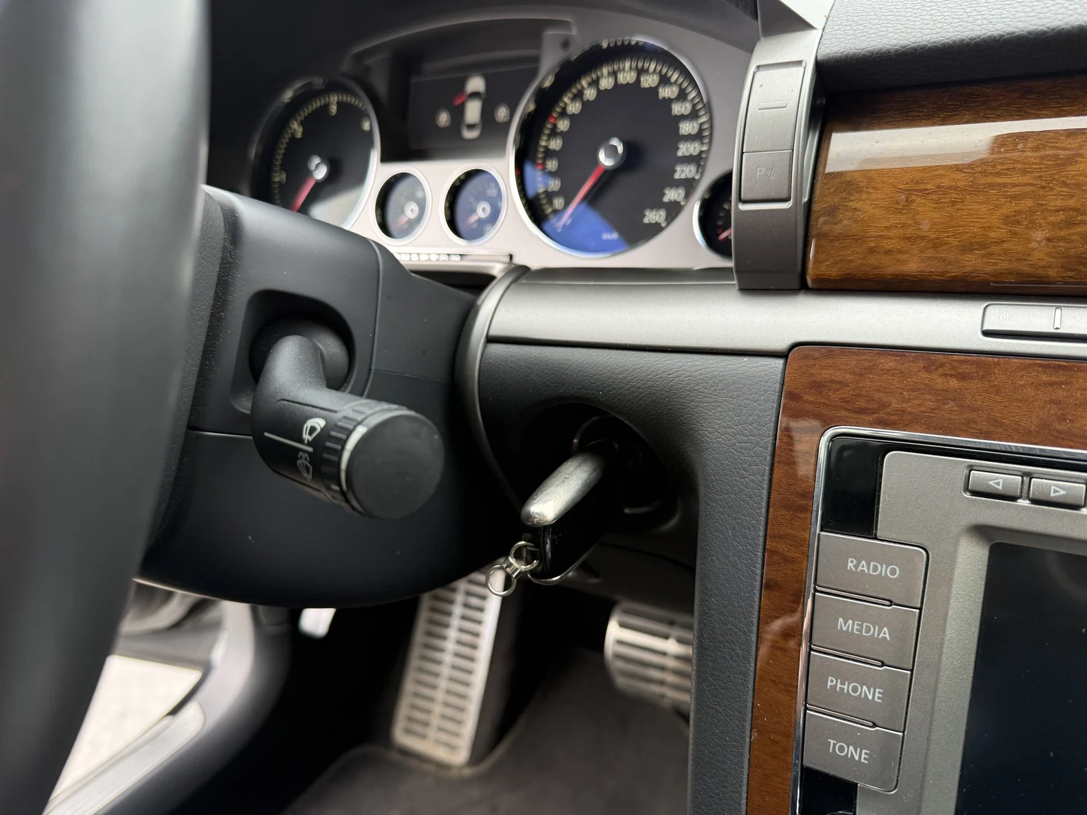 Innenraumfoto von 2013 Volkswagen Phaeton 3.0 TDI (35)
