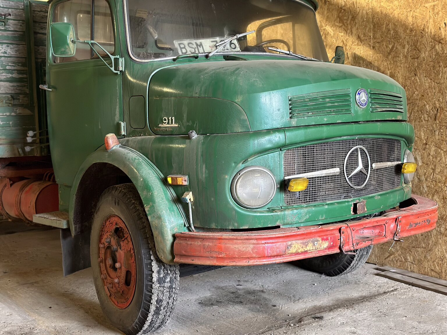 Exterior image of 1964 Mercedes-Benz L911