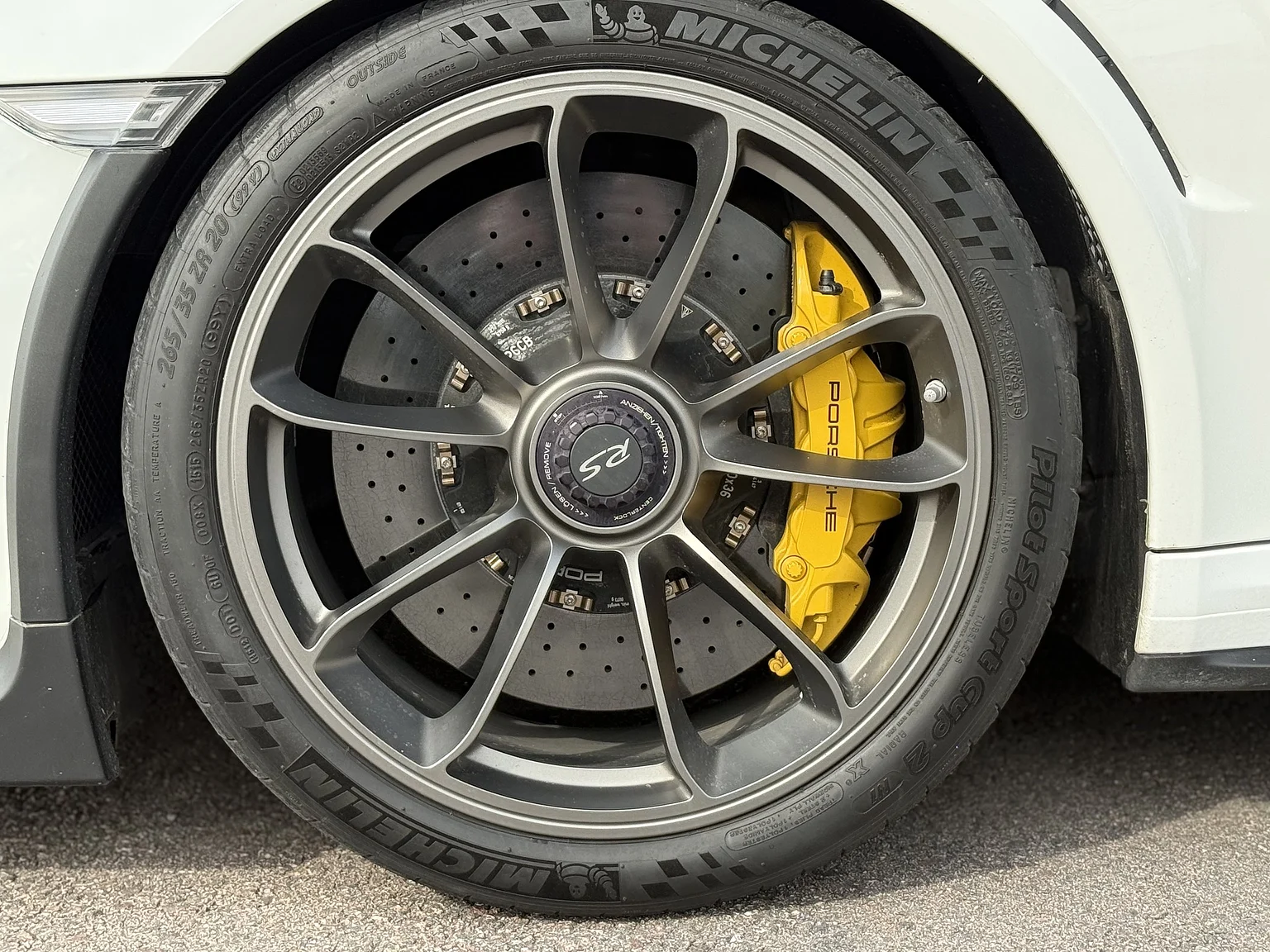 Exteriörbild på 2016 Porsche 911 GT3 RS (8)