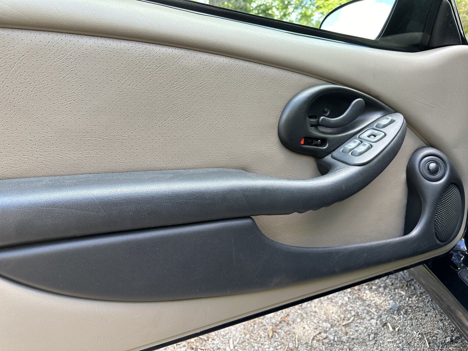Interior image of 2000 Pontiac TransAm Firebird (5)
