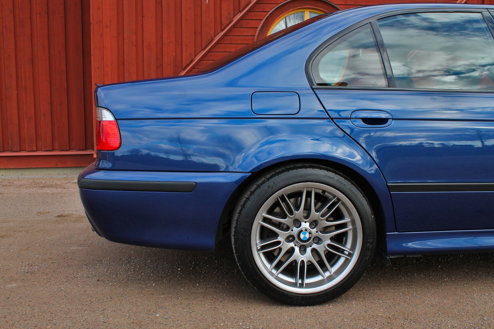 Exteriörbild på 2003 BMW M5