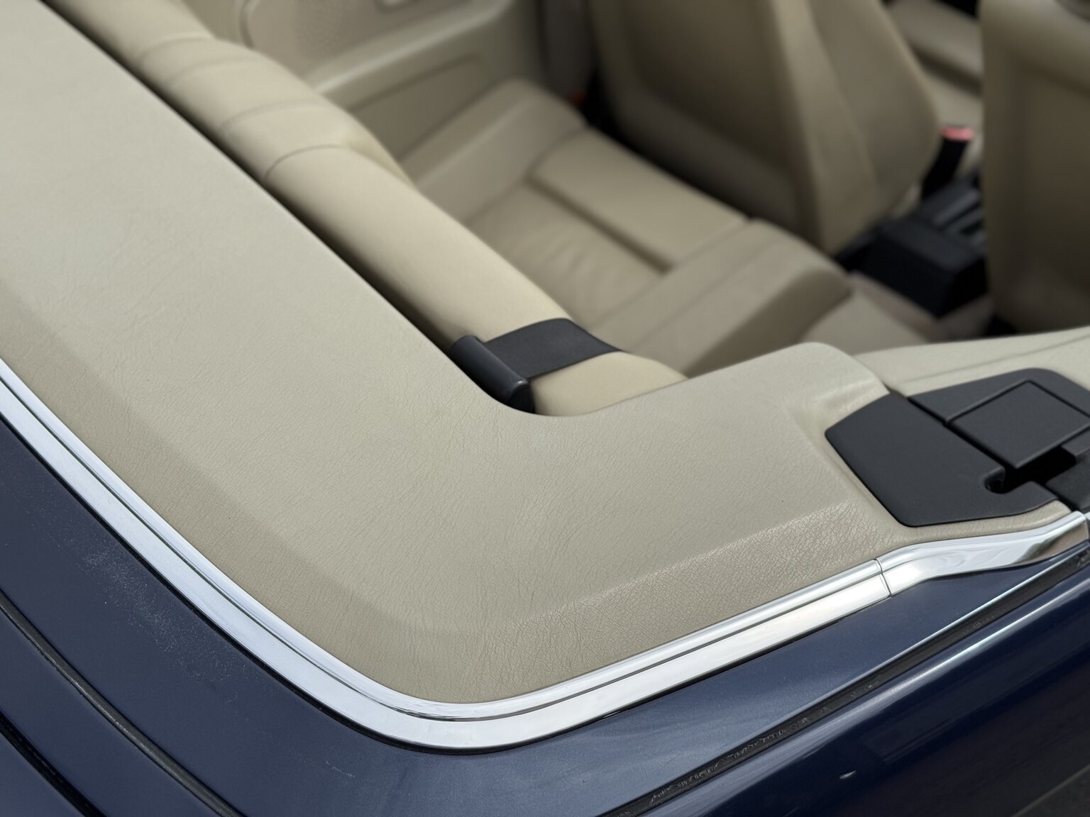 Interior image of 1987 BMW 325i Convertible
