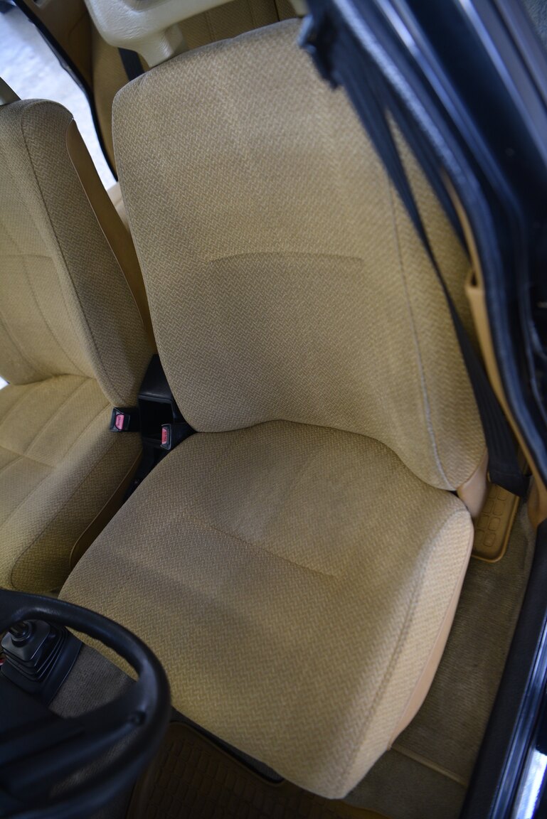 Interior image of 1986 Volvo 240 DL (9)
