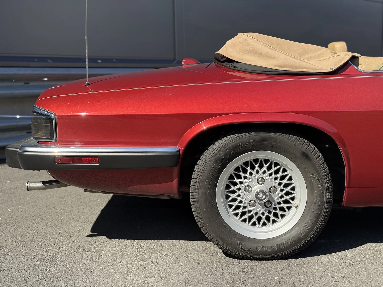 Exteriörbild på 1993 Jaguar XjS Cabriolet (14)