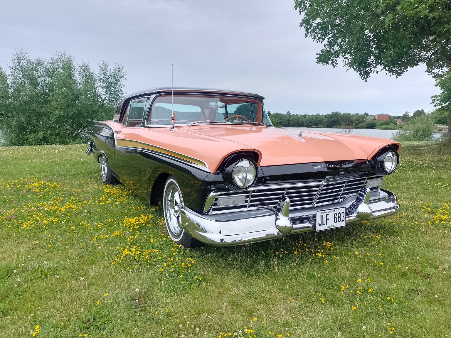 Aussenfoto 1957 Ford Fairlane 500 Skyliner Retract