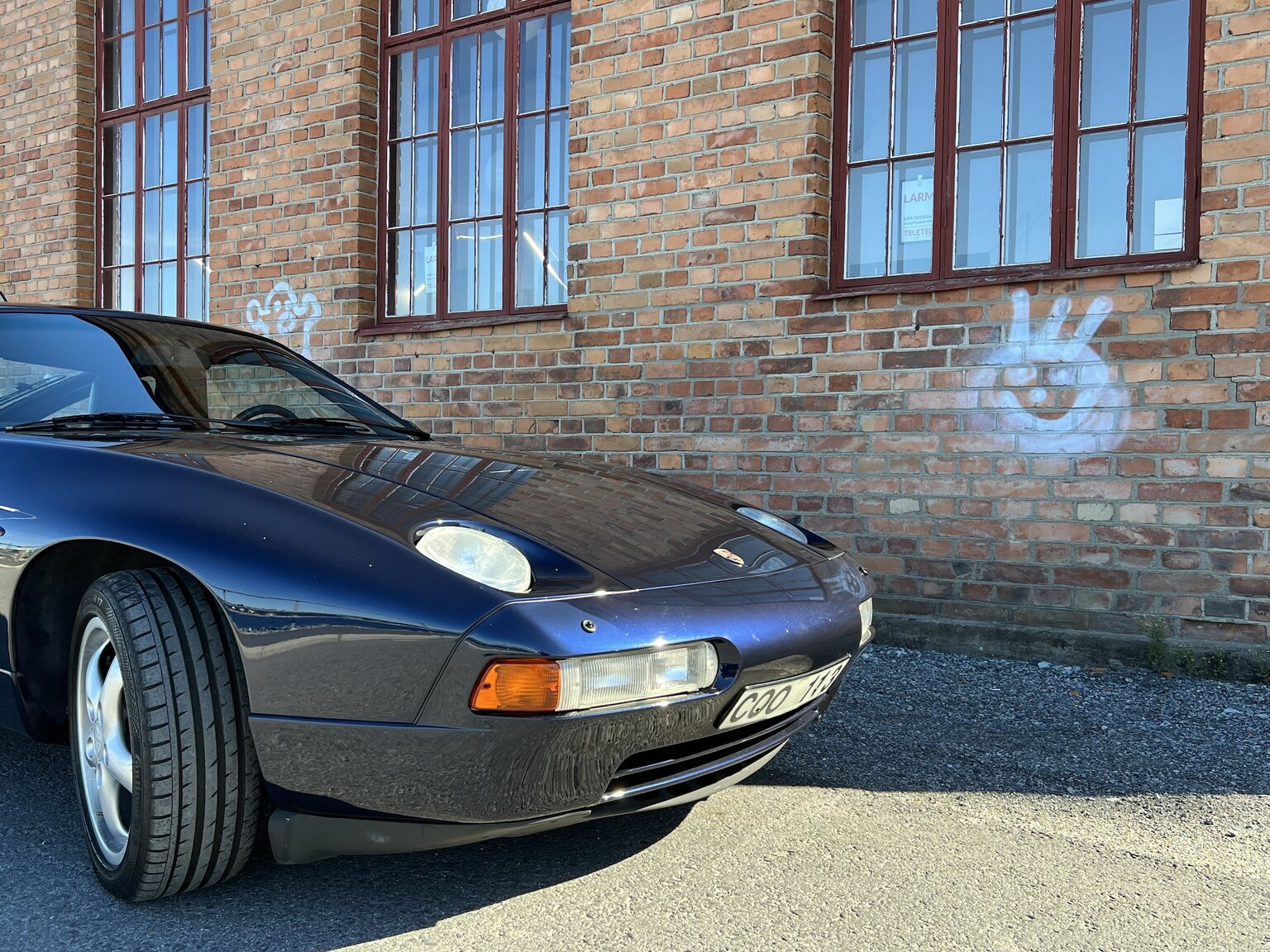 Exterior image of 1993 Porsche 928 GTS