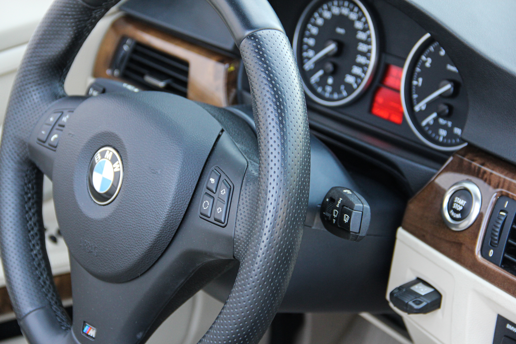 Innenraumfoto von 2007 BMW 335i Cabriolet (6)