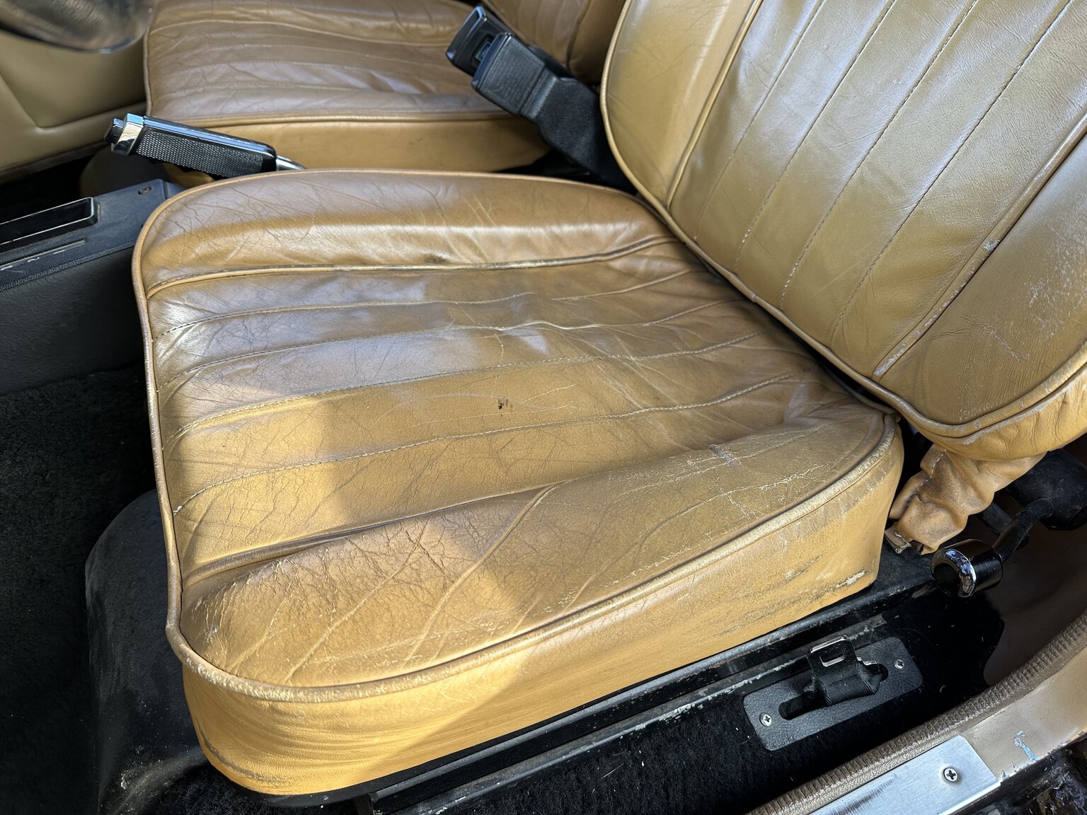 Interior image of 1975 Excalibur Phaeton series III  (16)