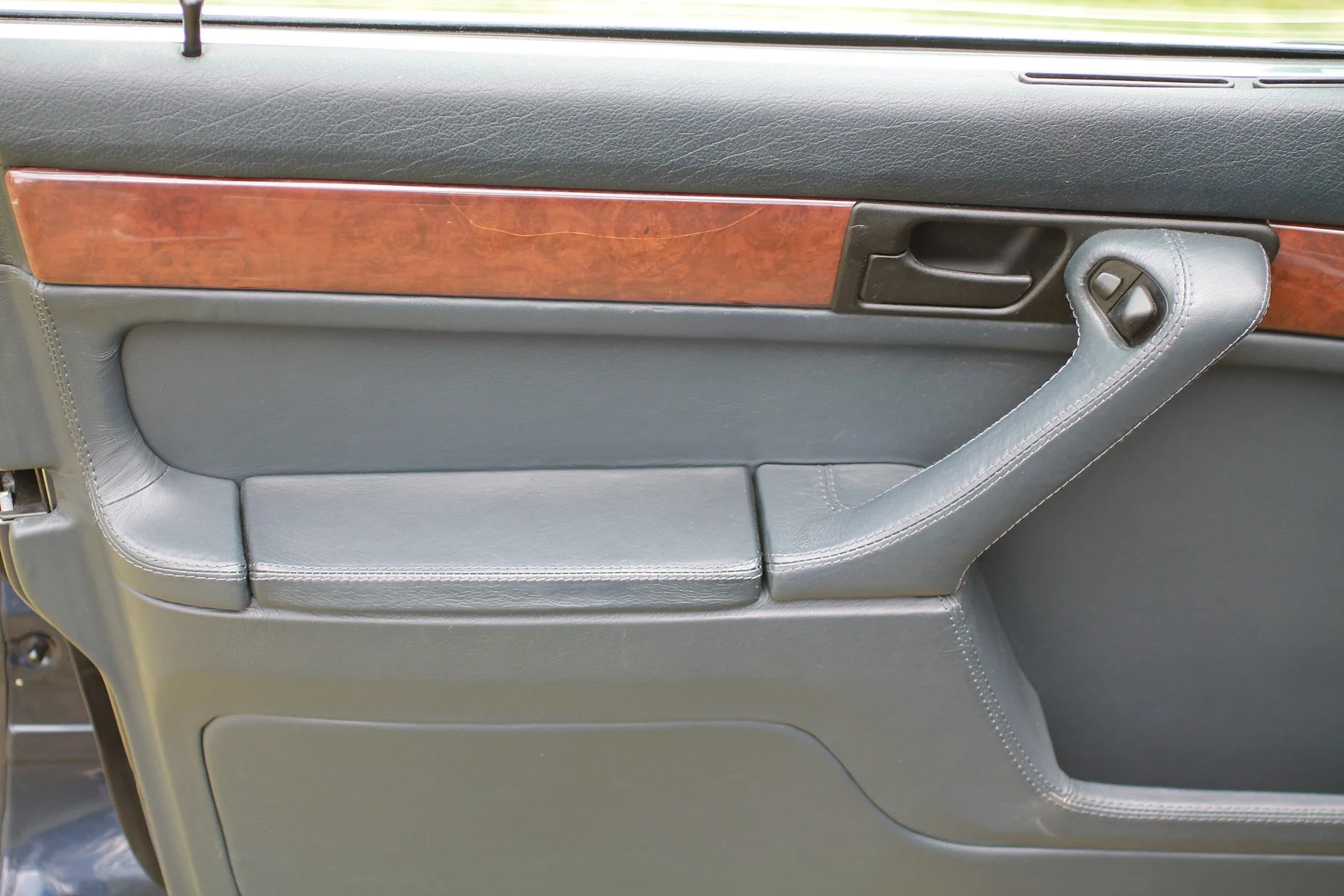 Interiörbild 1989 BMW 750iL (11)