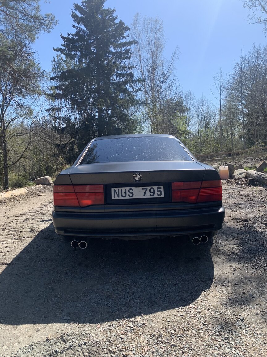 Exterior image of 1995 BMW 840i (18)