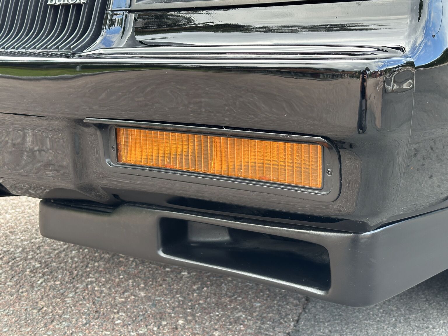 Exterior image of 1987 Buick Grand National "GNX" (22)