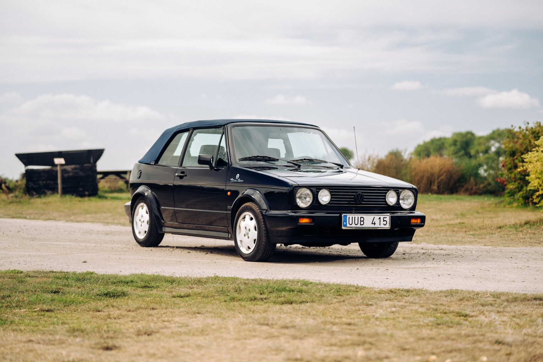 Exterior image of 1991 VW Golf Cabriolet "Etienne Aigner Edition"