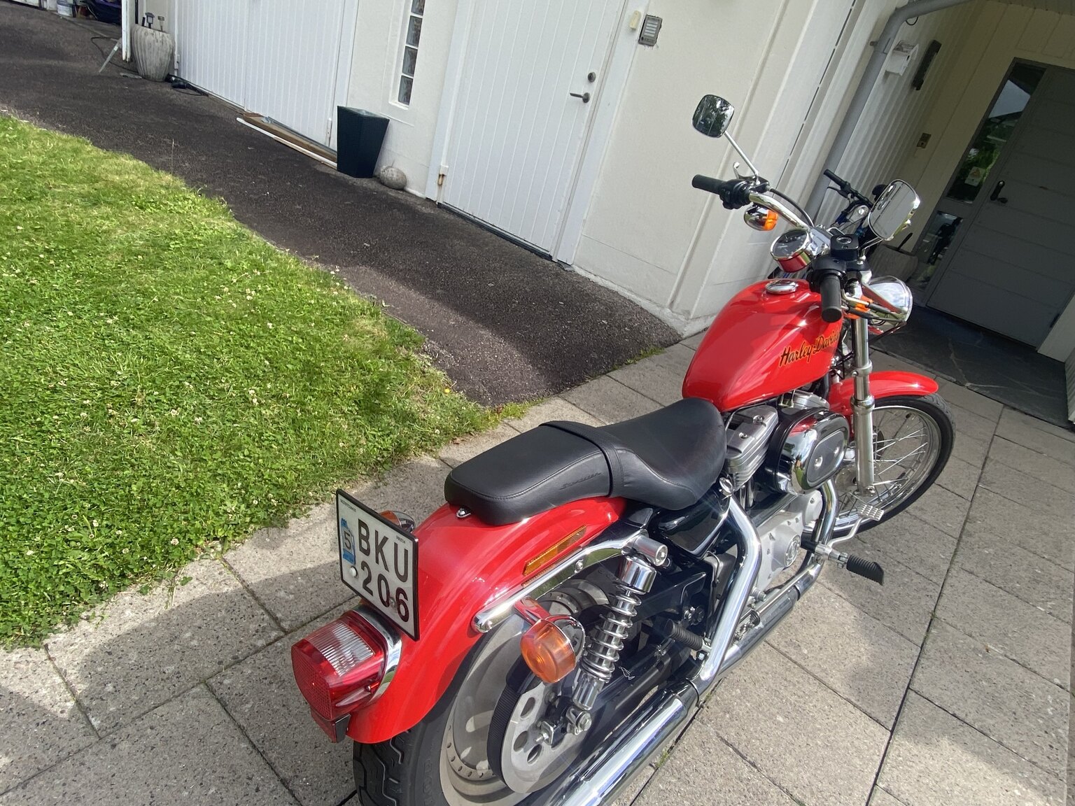 Exterior image of 1998 Harley-Davidson XL883