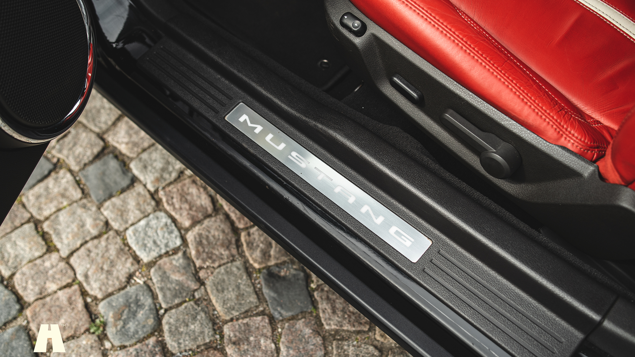Interior image of 2010 Ford Mustang GT 