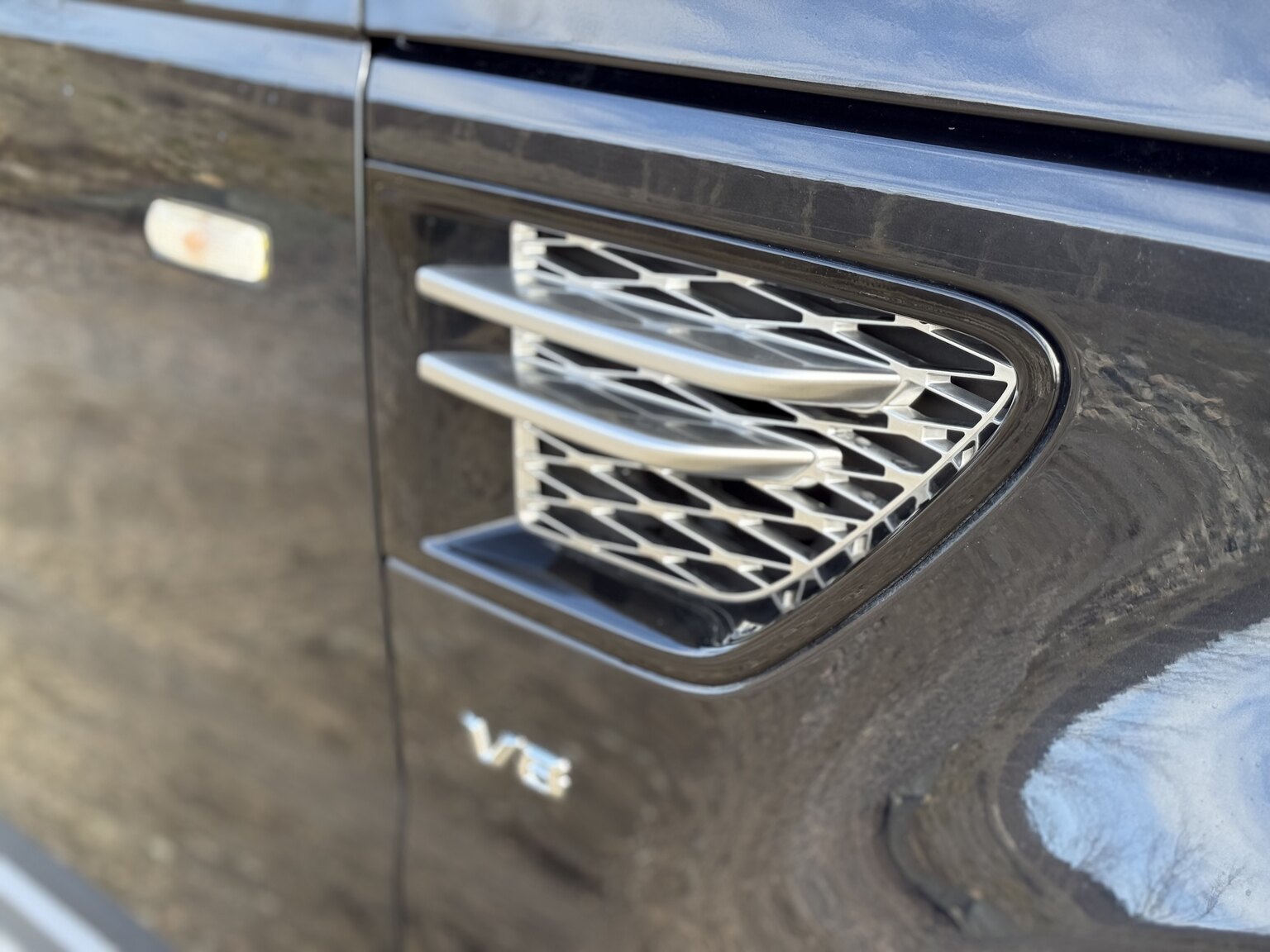 Exteriörbild på 2012 Land Rover Range Rover Sport V8