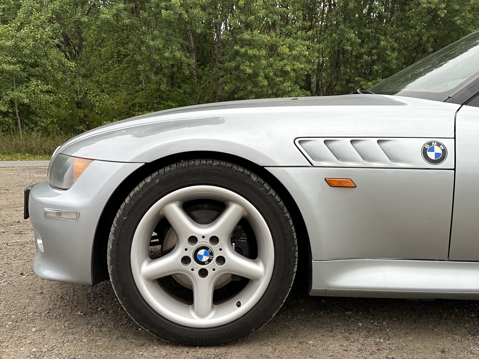 Exterior image of 1997 BMW Z3 2.8 Roadster