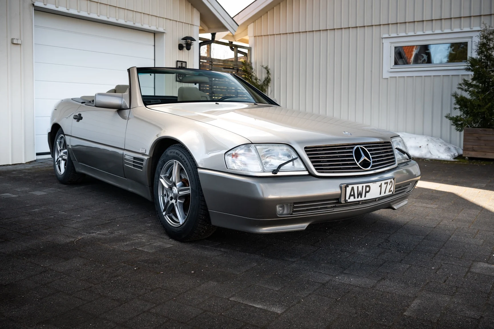 Exterior image of 1991 Mercedes-Benz 500 SL (1)