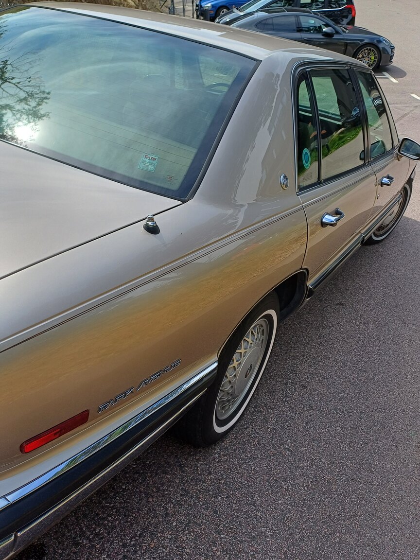Exteriörbild på 1992 Buick Park Avenue