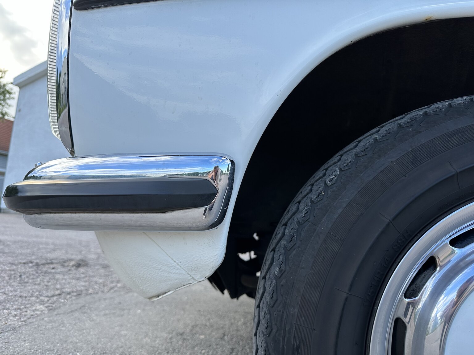 Aussenfoto 1975 Mercedes Benz 200 (30)