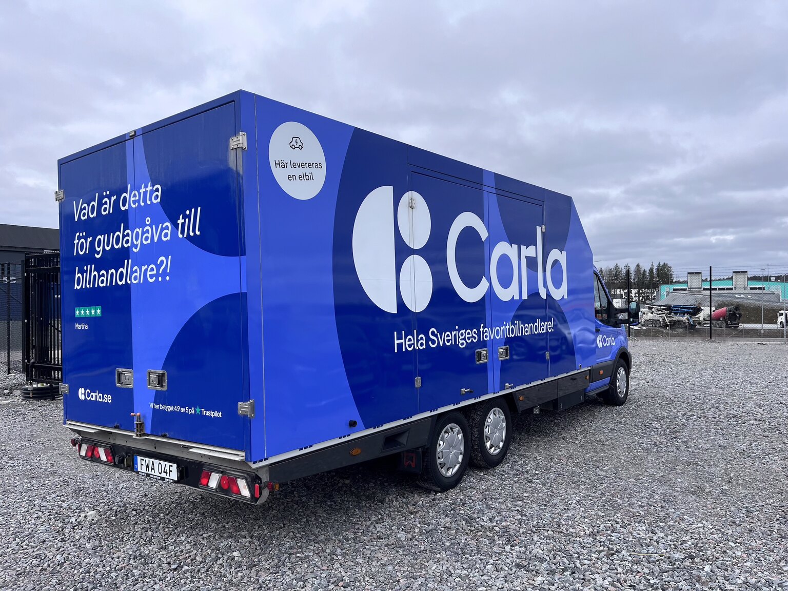 Exteriörbild på 2022 Ford Transit fordonstransport