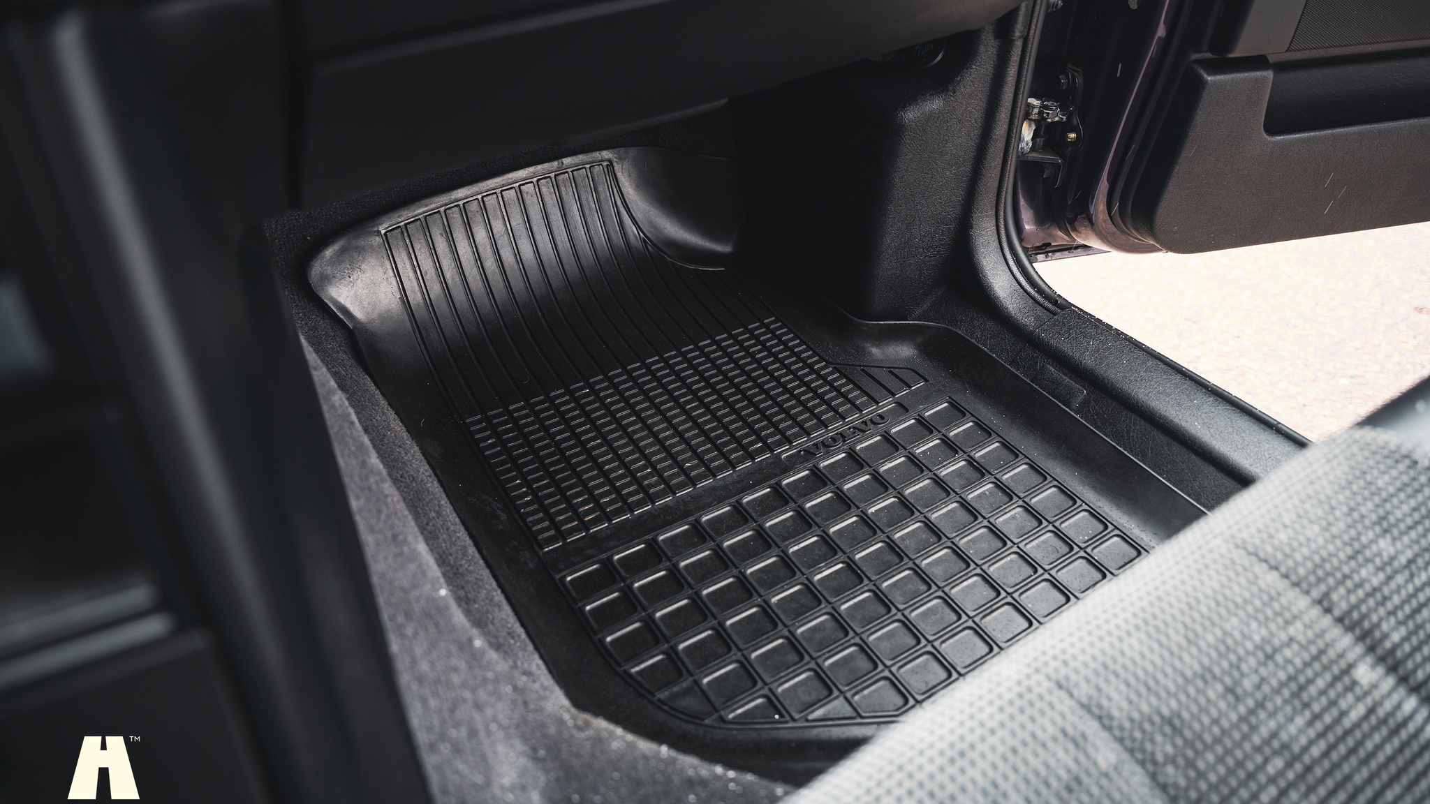 Interior image of 1995 Volvo 940 SE