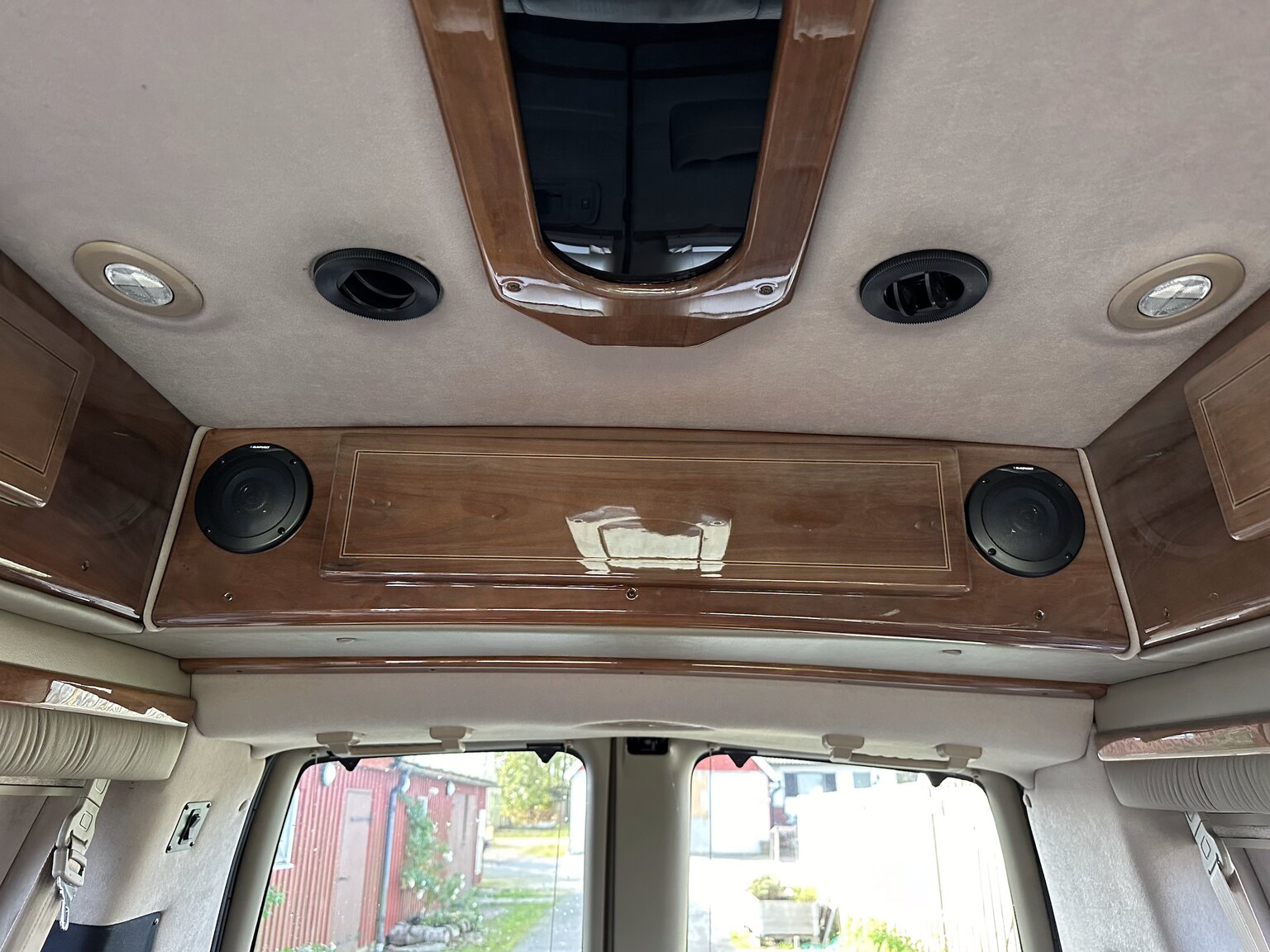 Innenraumfoto von 2000 GMC Savana G1500 Conversion Van