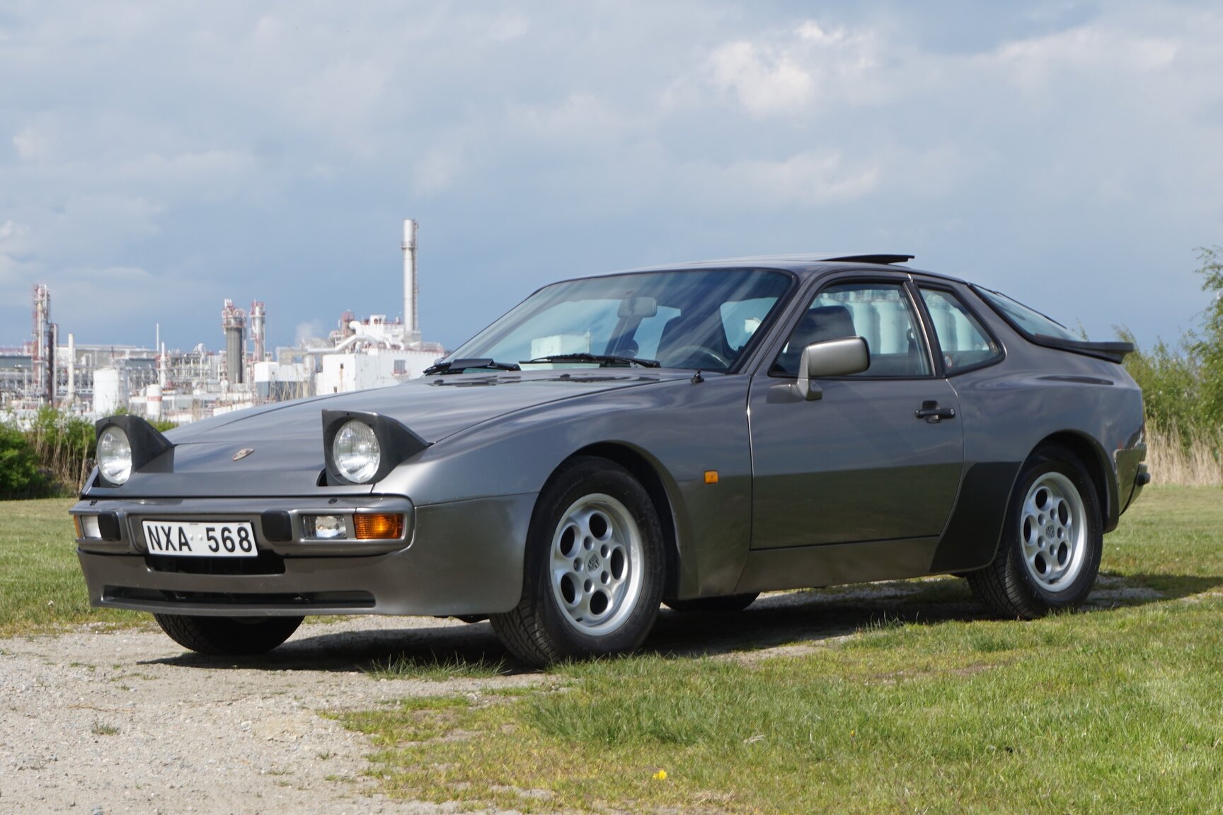 Exterior image of 1985 Porsche 944 "NO RESERVE AUCTION"