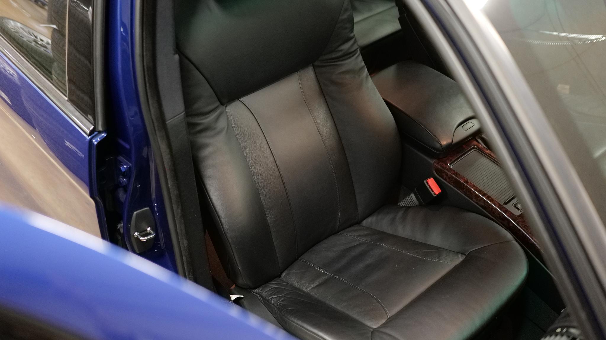 Innenraumfoto von 2005 BMW X5 4,8IS (24)