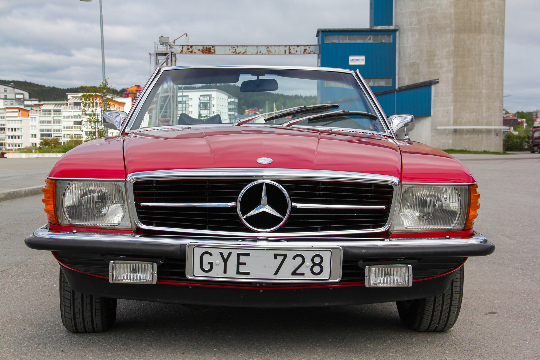 Exterior image of 1975 Mercedes-Benz 280 SL