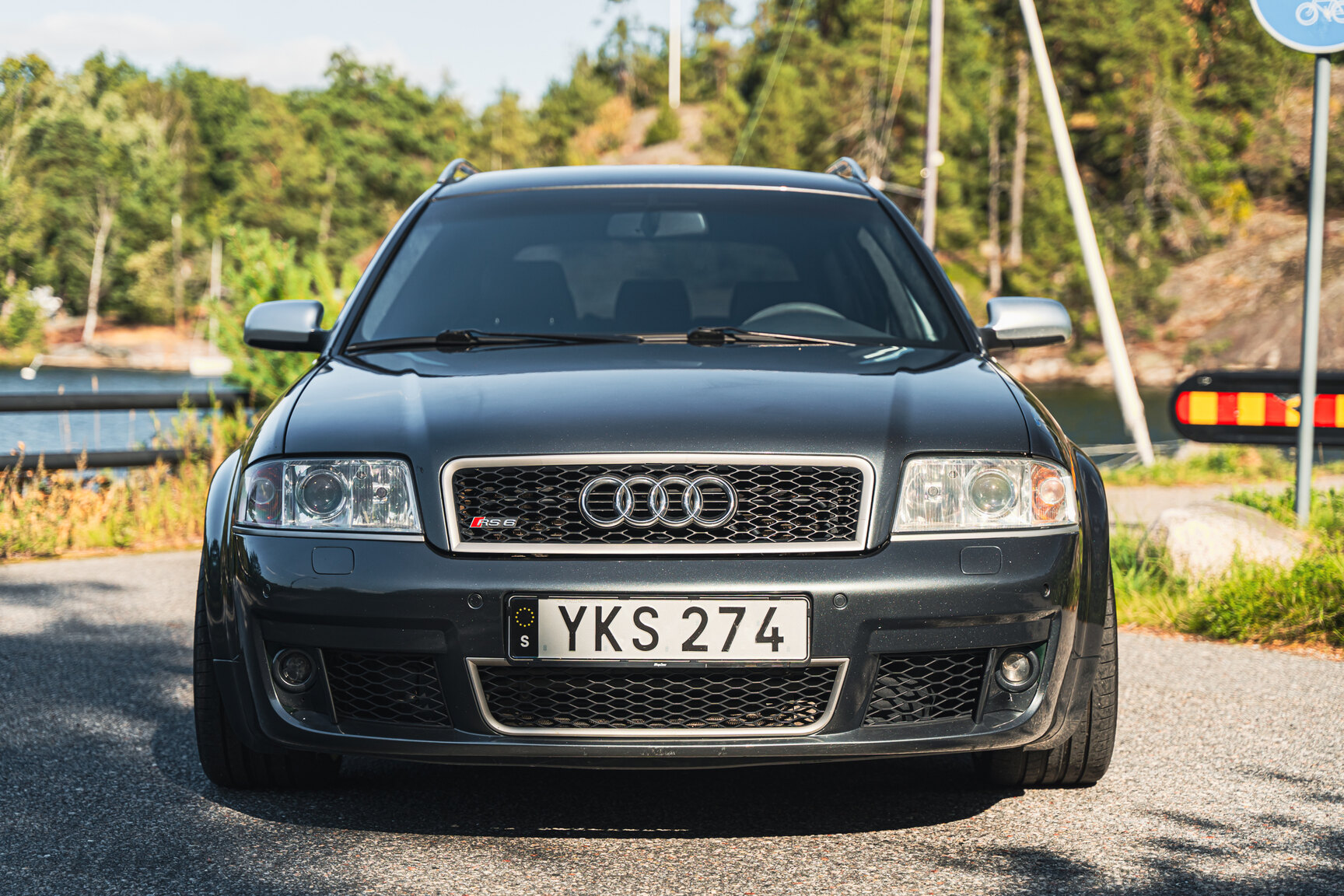 Exterior image of 2003  Audi RS6 C5