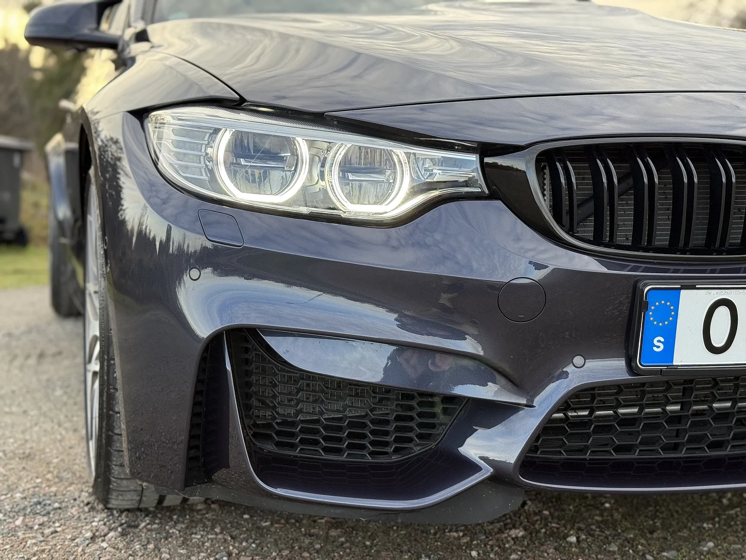 Exteriörbild på 2017 BMW M3 Competition 30 Jahre (42)