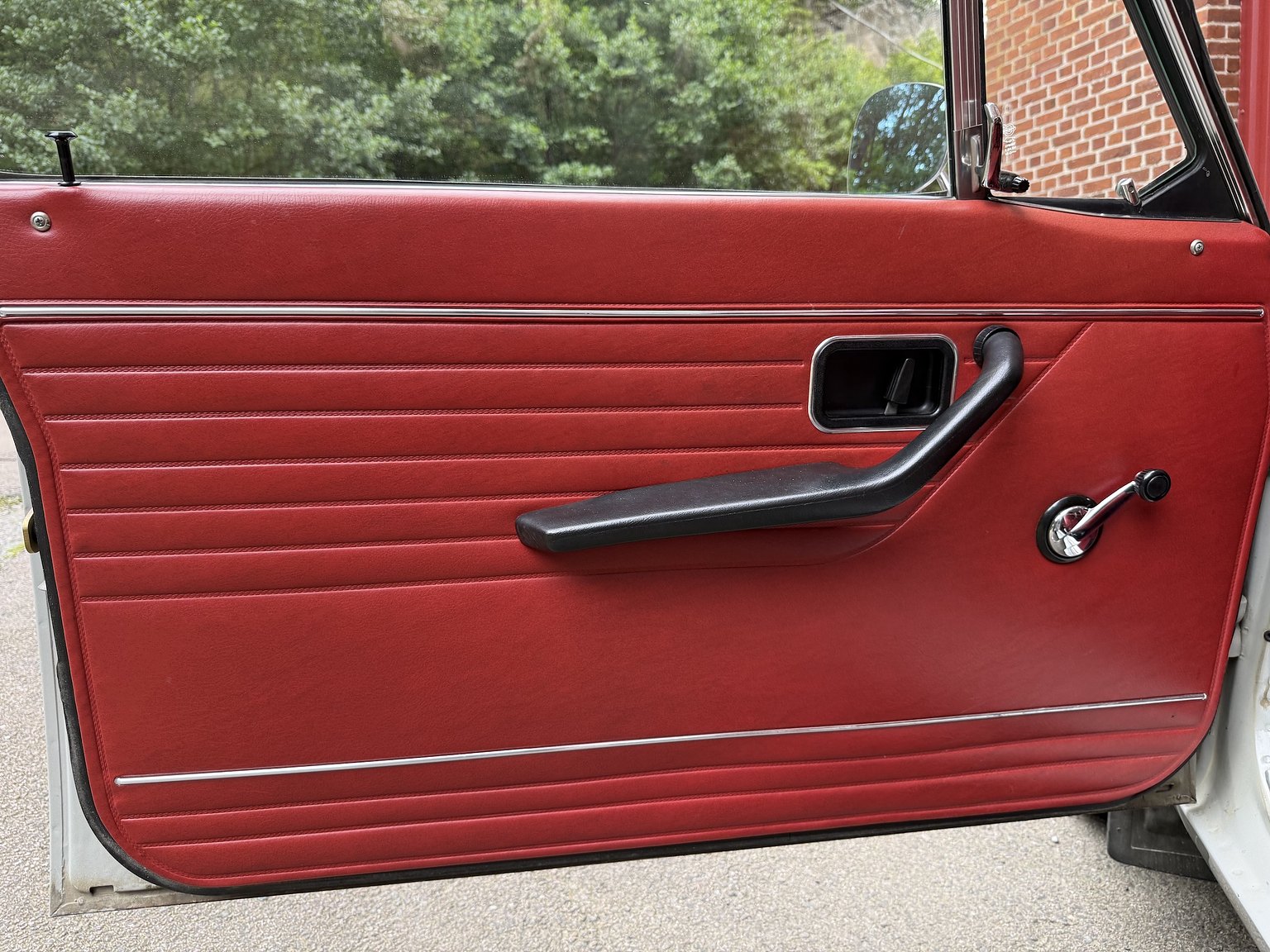 Interior image of 1970 Volvo 142 Automatic