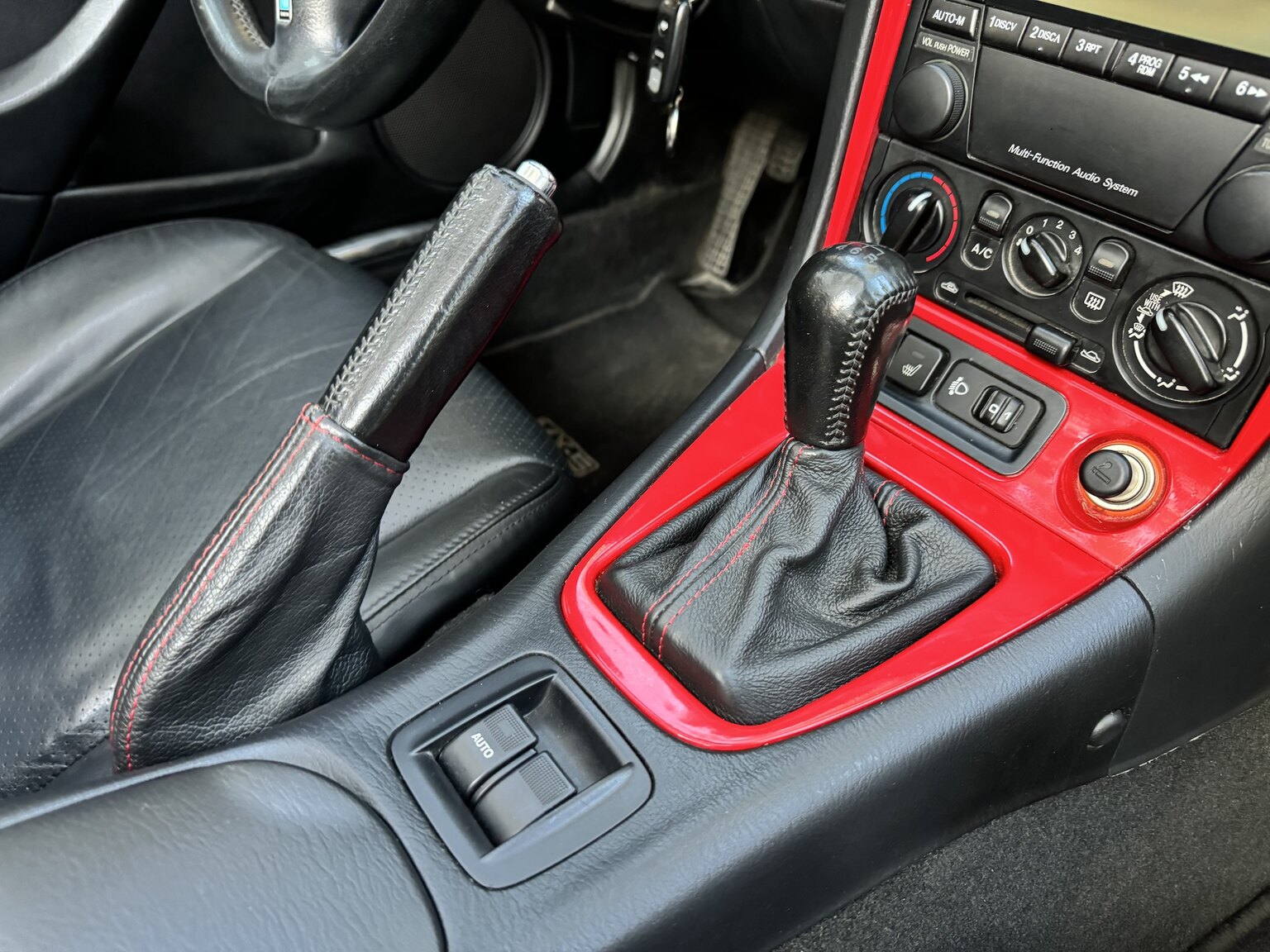 Innenraumfoto von 2004 Mazda MX-5