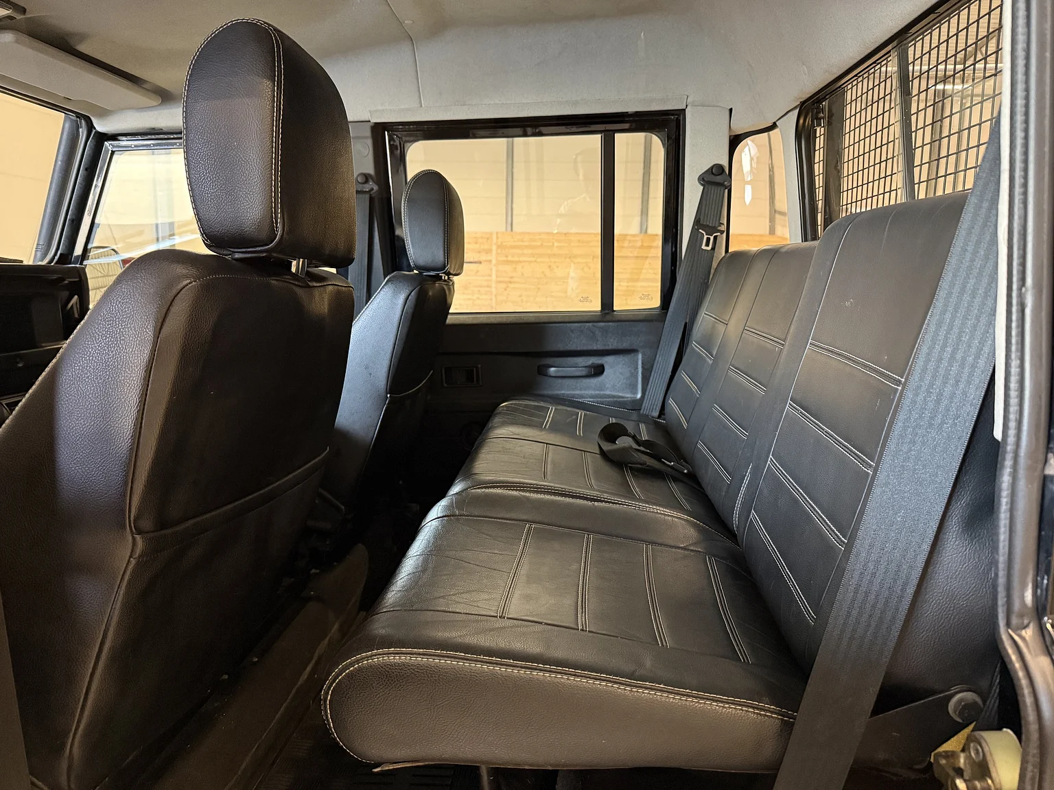 Interior image of 2000 Land Rover Defender 110 Tomb Raider (20)