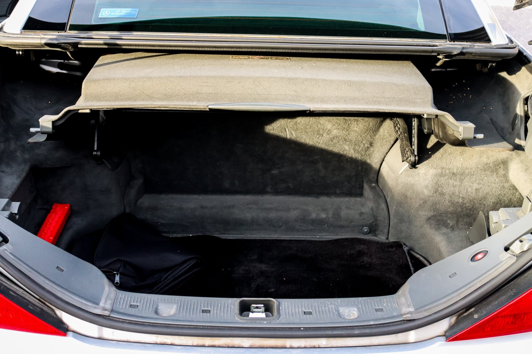 Interior image of 2006 Mercedes-Benz SL 500