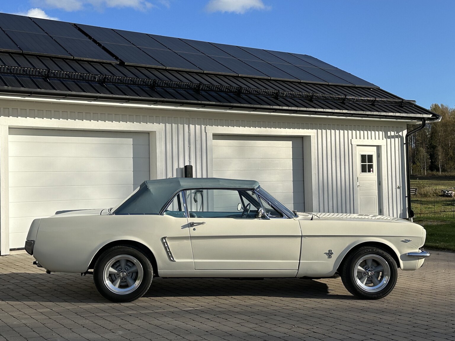 Exteriörbild på 1966 Ford Mustang Convertible