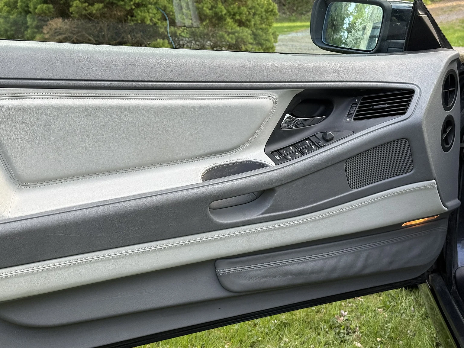 Interior image of 1994 BMW 840Ci (6)