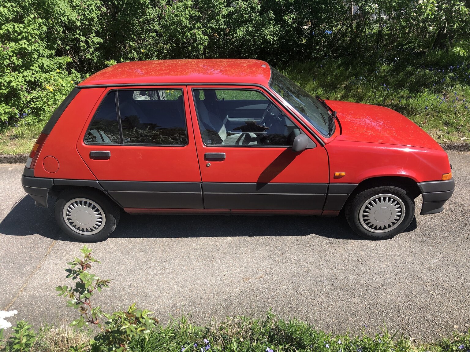 Exterior image of 1990 Renault 5 (3)